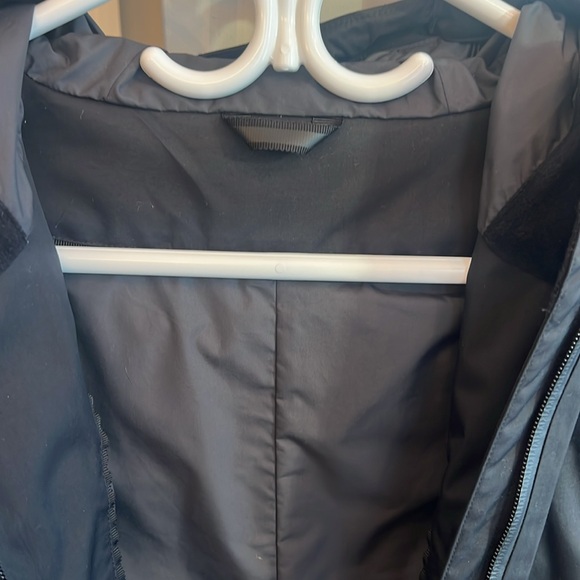 Lululemon rain coat - Picture 5 of 7